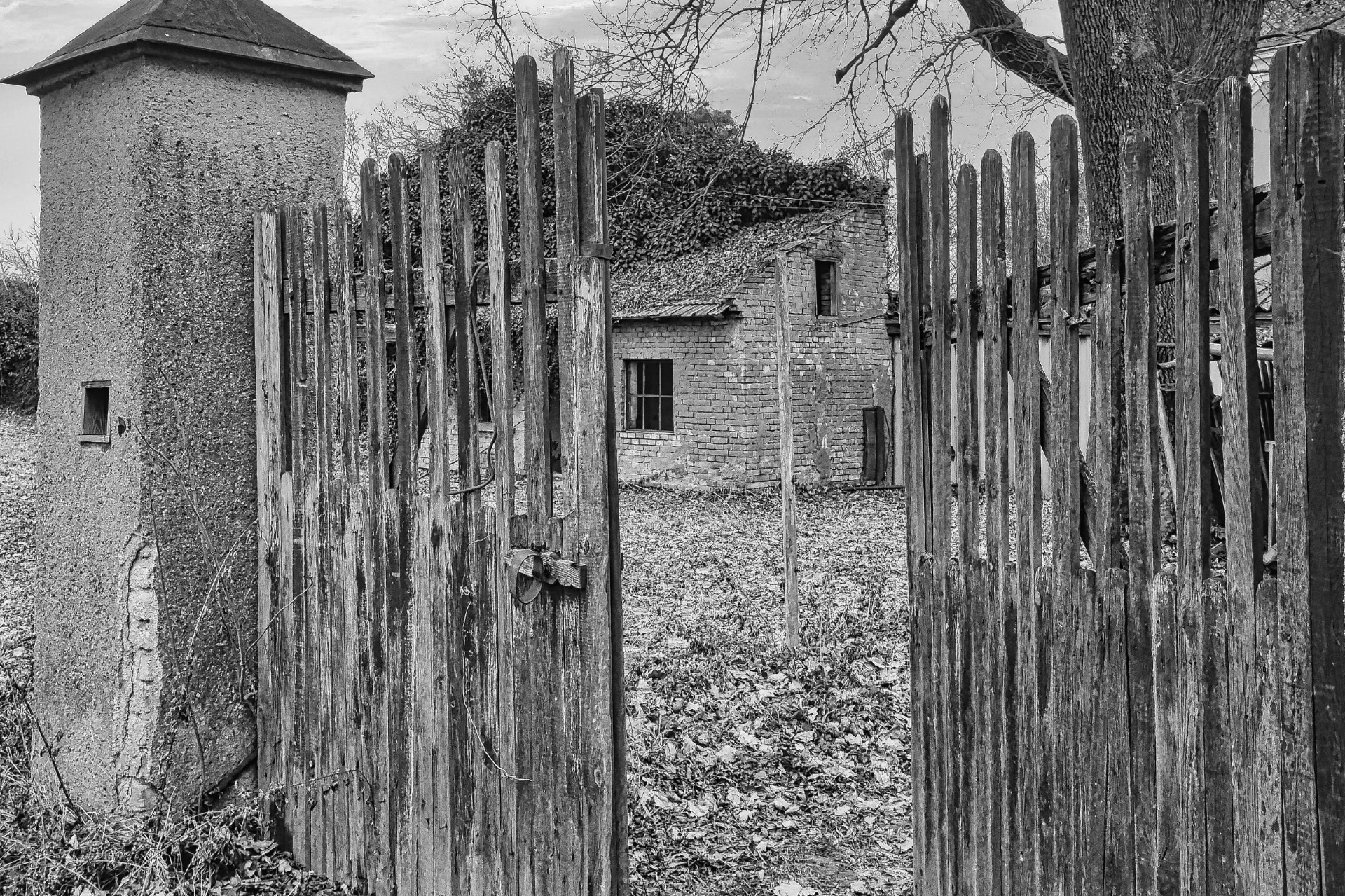 "Opuštěná brána"